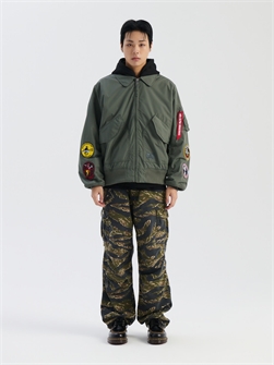 {{photo.Alt || photo.Description || 'Ветровка мужская ALPHA INDUSTRIES CWU 36/P RELAXED PATCHED FLIGHT JACKET'}}