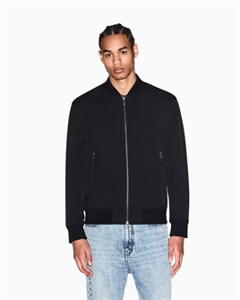 {{photo.Alt || photo.Description || 'Ветровка мужская ARMANI EXCHANGE'}}