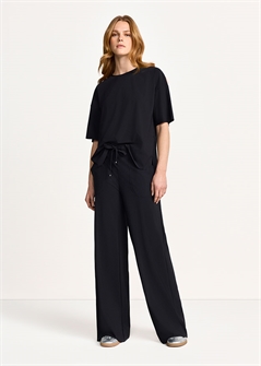 {{photo.Alt || photo.Description || 'Брюки женские RIANI'}}